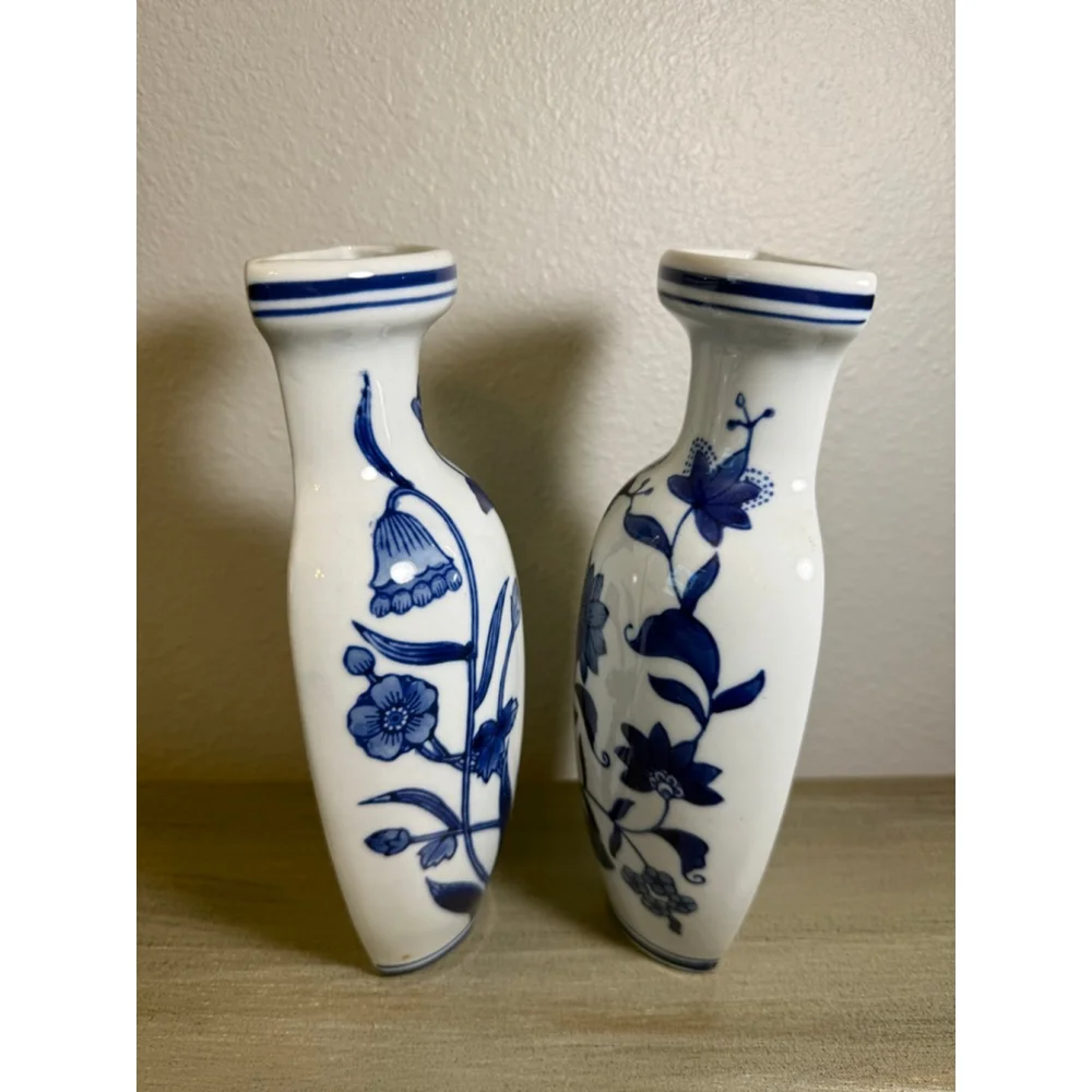 Set of 2 Vintage Blue/White Ceramic Hanging Wall Pocket Vases Chinoiserie style